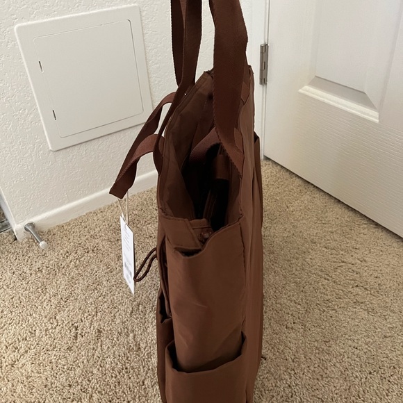 NWT BEIS Sports Carryall Bag in Maple - Picture 9 of 11